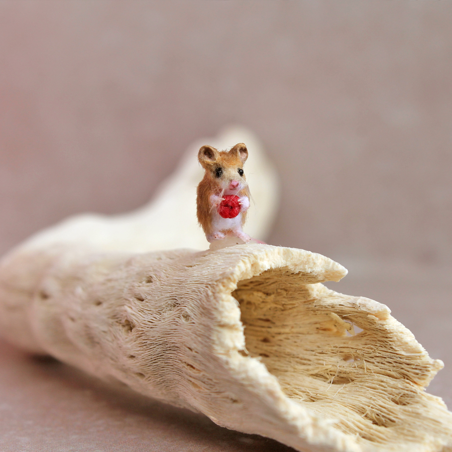 Tiny Realistic Animal Sculptures by Katie Doka